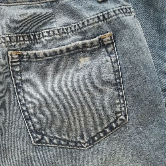 FP Women's Distressed Denim Capri Jeans, Cut-Offs, Frayed Hem - Picture 9 of 16